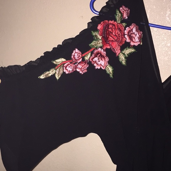 Beautiful blouse - Picture 2 of 4